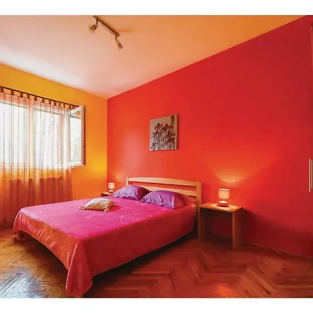 Apartment Beautiful In W/ Wifi And 2 Bedrooms