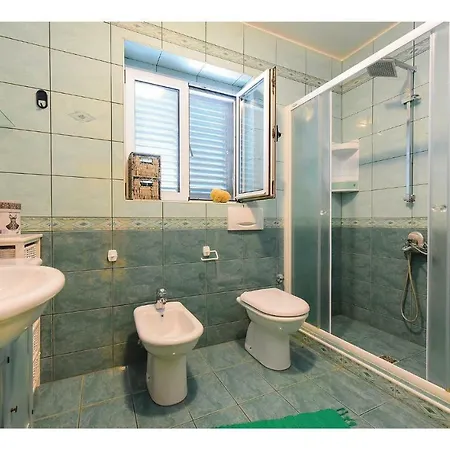 Apartment Beautiful In W/ Wifi And 2 Bedrooms *