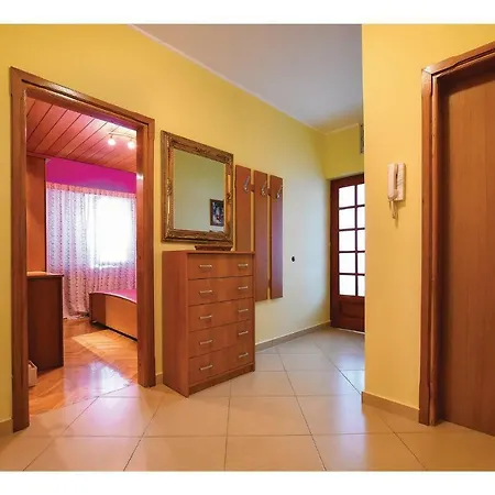 Apartment Beautiful In W/ Wifi And 2 Bedrooms *
